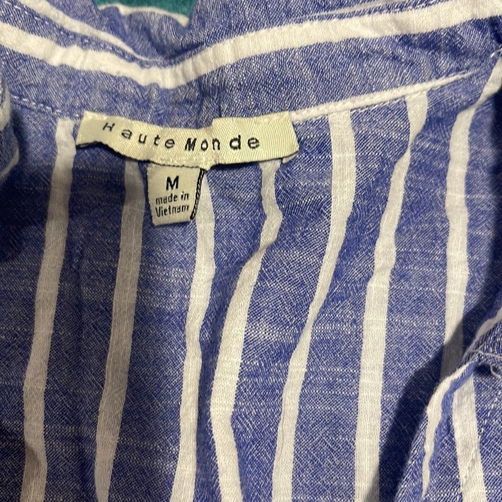 Button down, cropped blouse - Picture 2 of 2